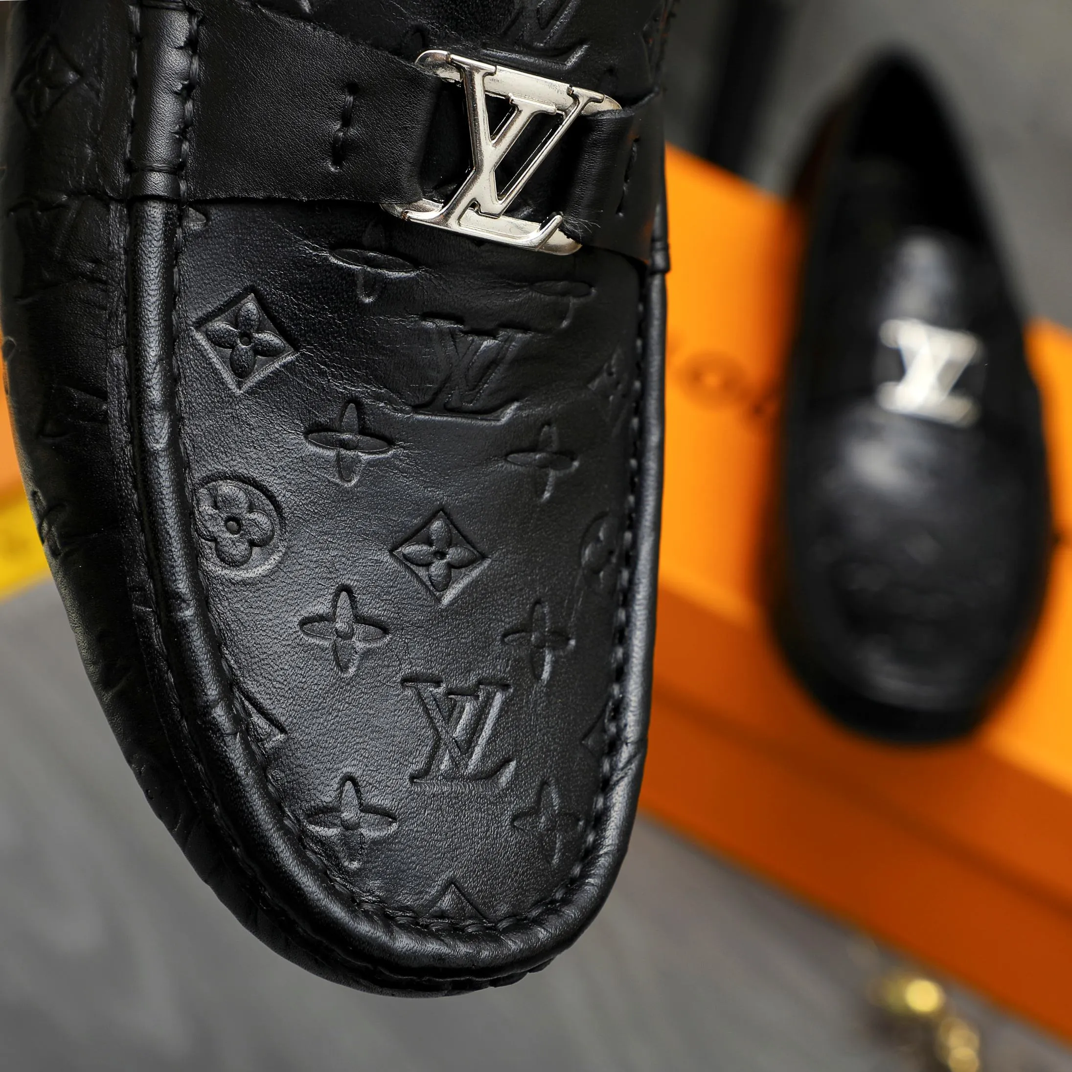 Men's shoes 💰p420 Product trademark: LV (Louis Vuitton) casual slip-on men's shoes Regular size: 38-44 Product materials: Selected high-quality cowhide embossed upper, sheepskin lining, rubber outsole